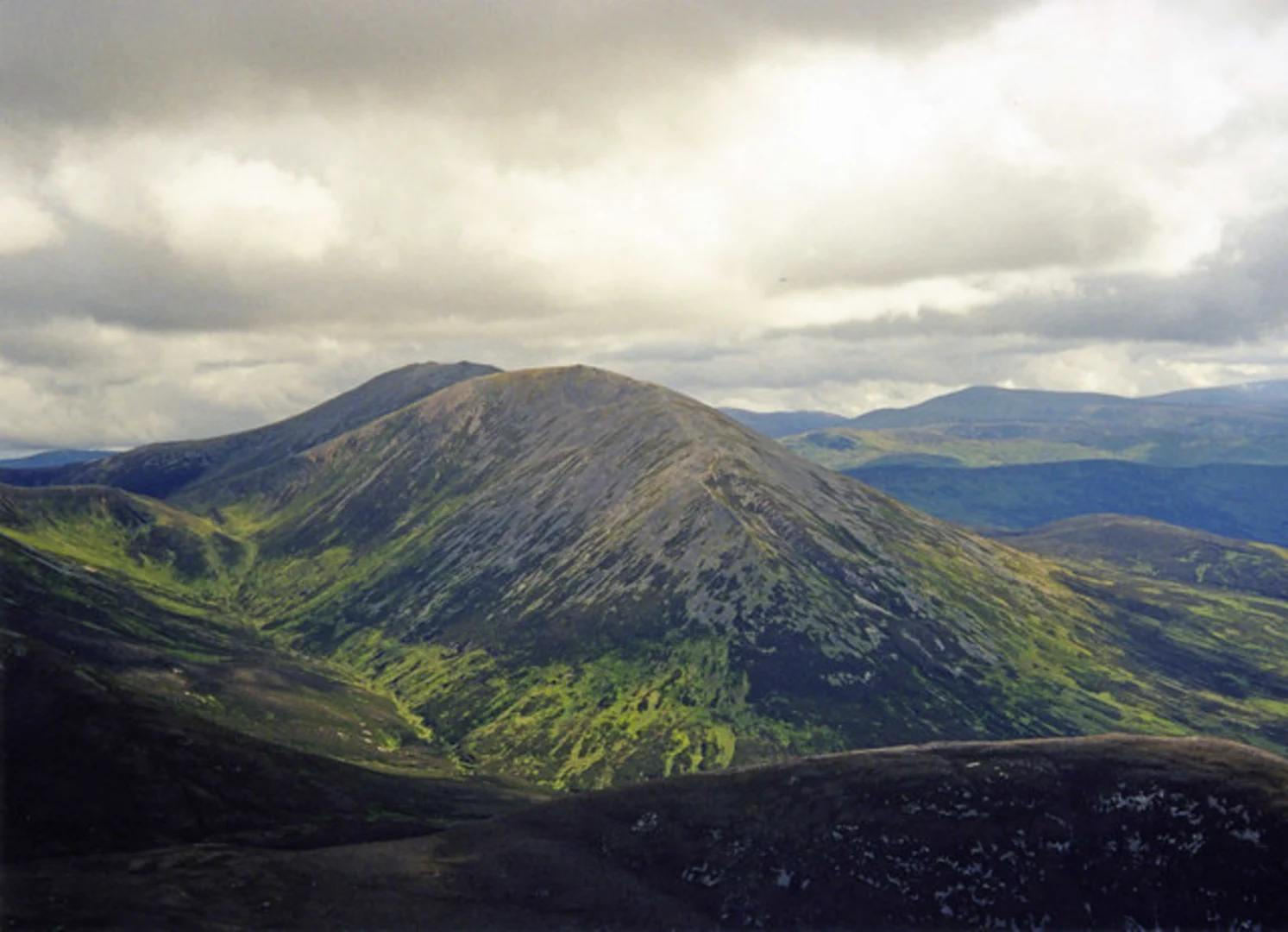 An image depicting the trail Càrn nan Gabhar via Beinn Mhoal and its surrounding area.