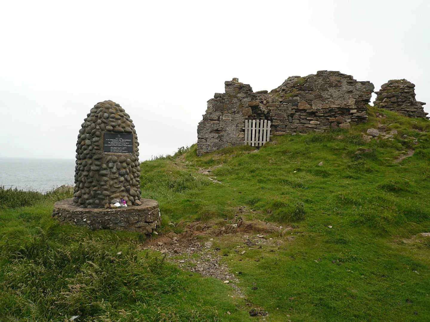 An image depicting the trail Meall Tuath and Meall Deas Loop and its surrounding area.