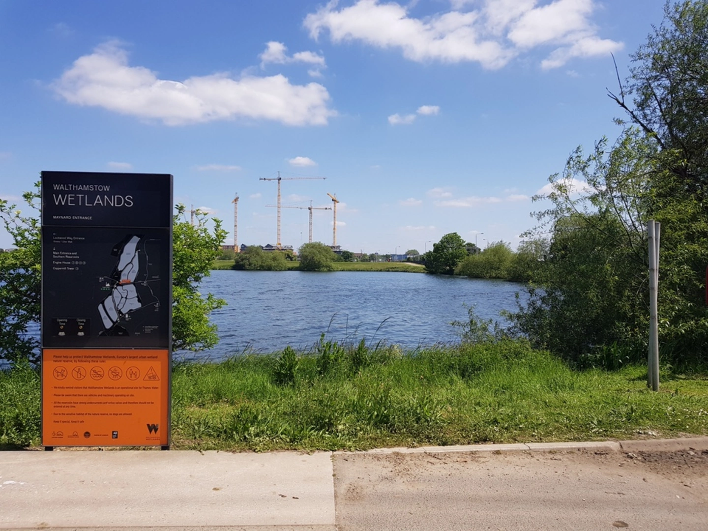 An image depicting the trail Walthamstow Reservoirs and its surrounding area.