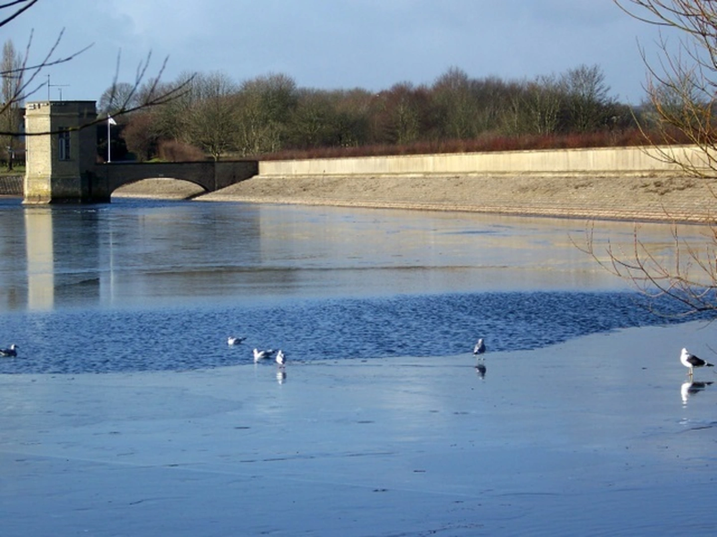 An image depicting the trail Chew Valley Lake and its surrounding area.