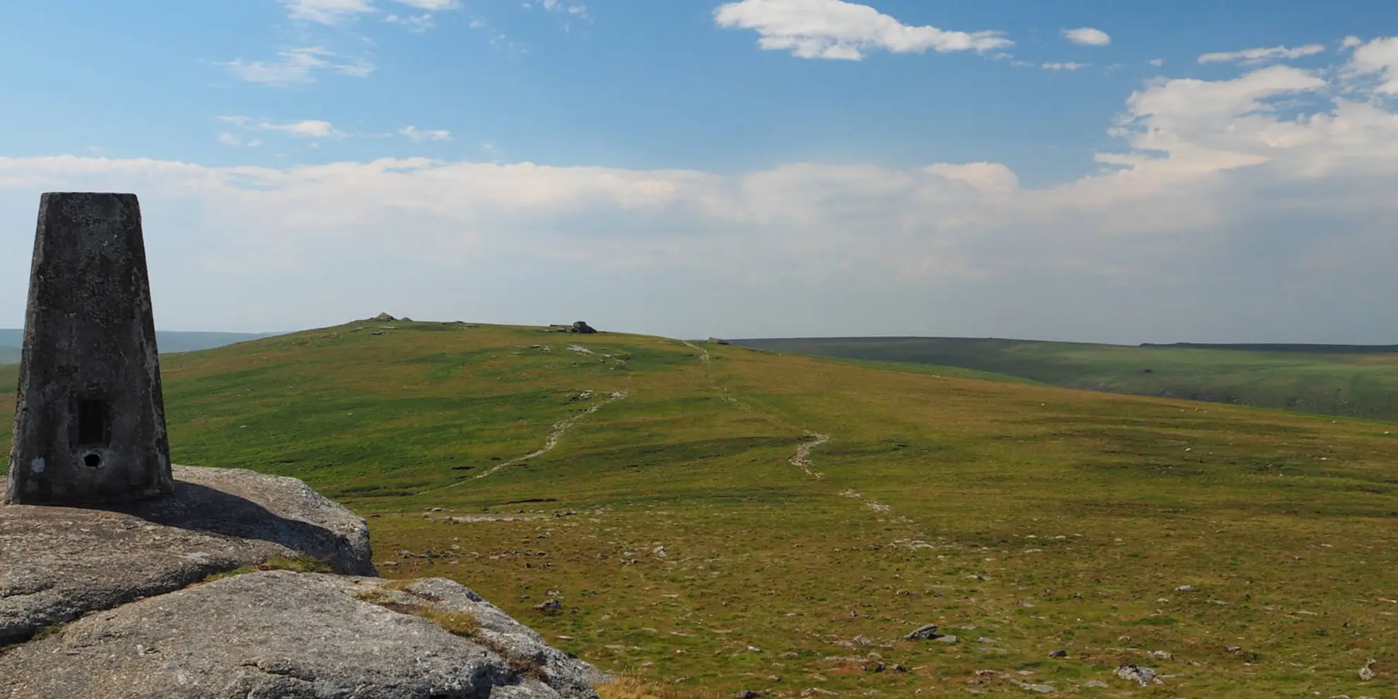 An image depicting the trail High Willhays and Yes Tor and its surrounding area.