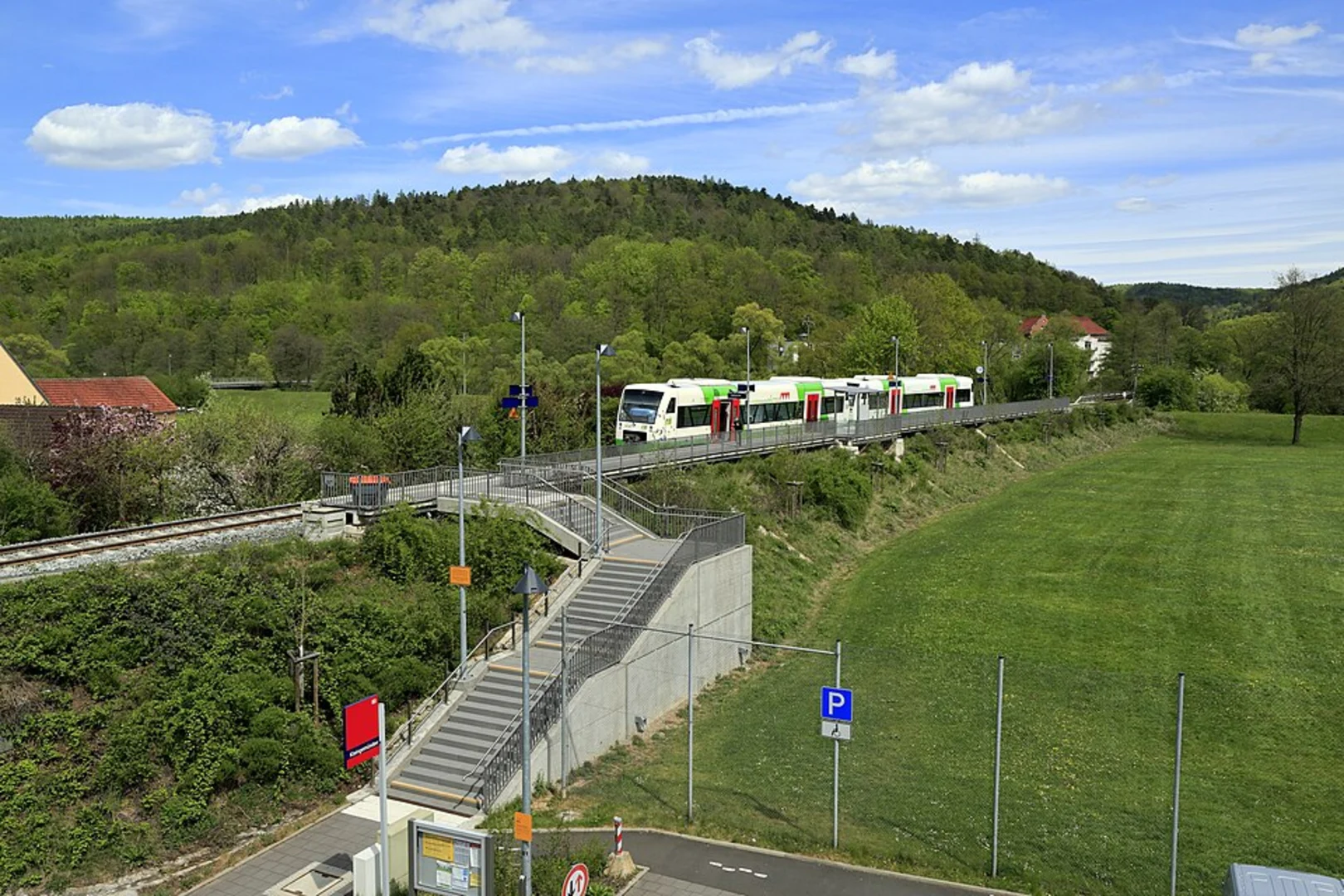 An image depicting the trail Duivenallee and Eichbergweg Loop and its surrounding area.