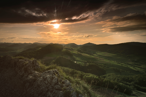 An image depicting the trail Staffelegg Pass to the Gisliflue and its surrounding area.