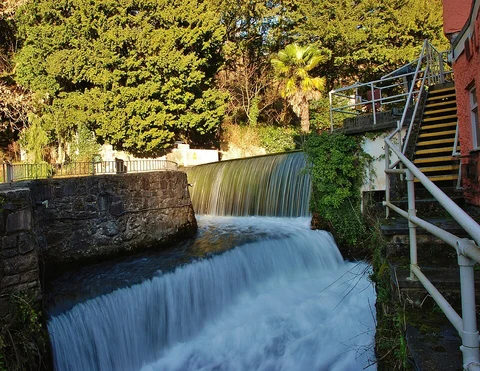 An image depicting the trail Cheddar Waterfall and Cheddar Gorge and Caves Loop and its surrounding area.