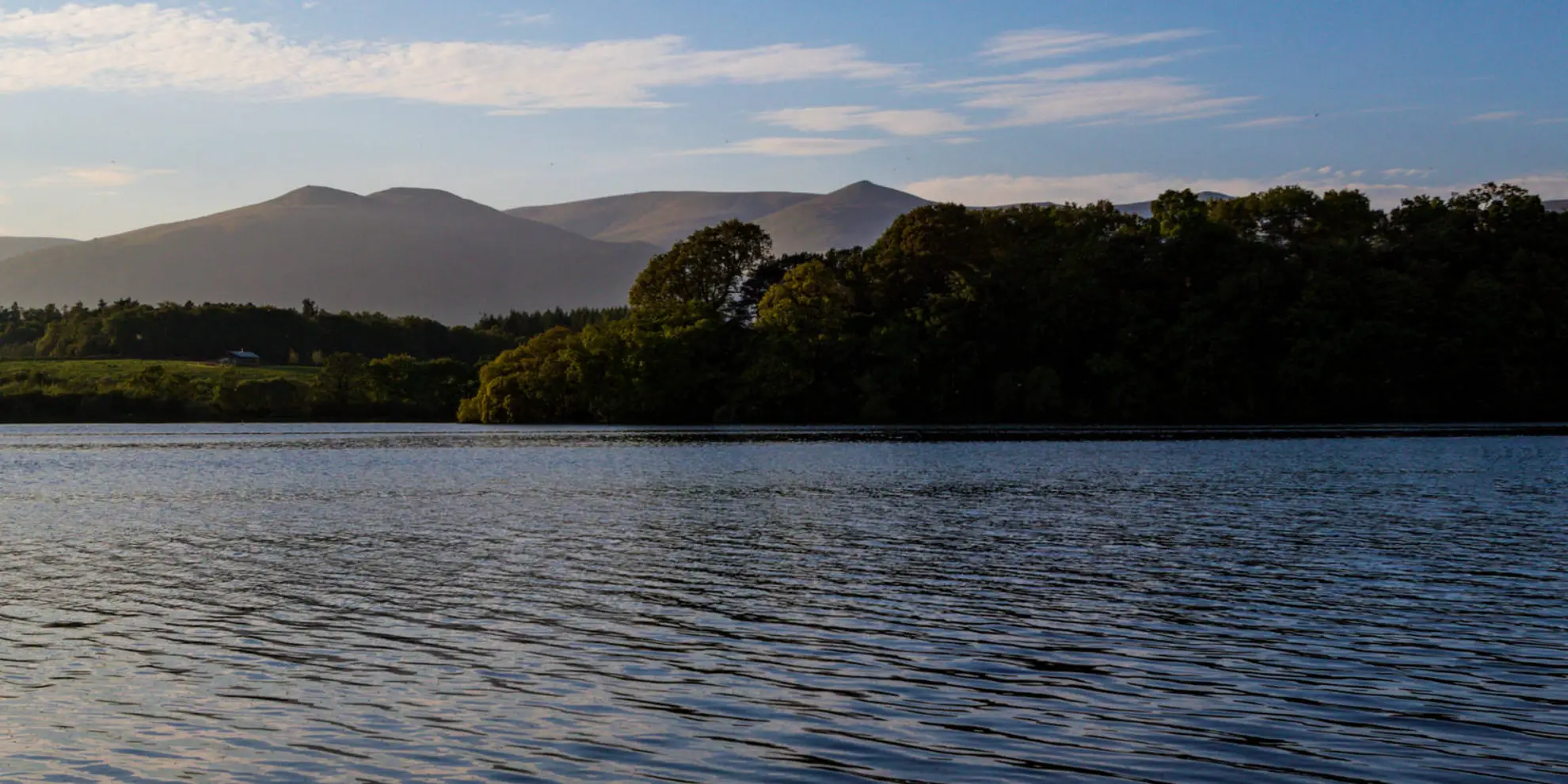 An image depicting the trail Gartmorn Dam Country Park and its surrounding area.