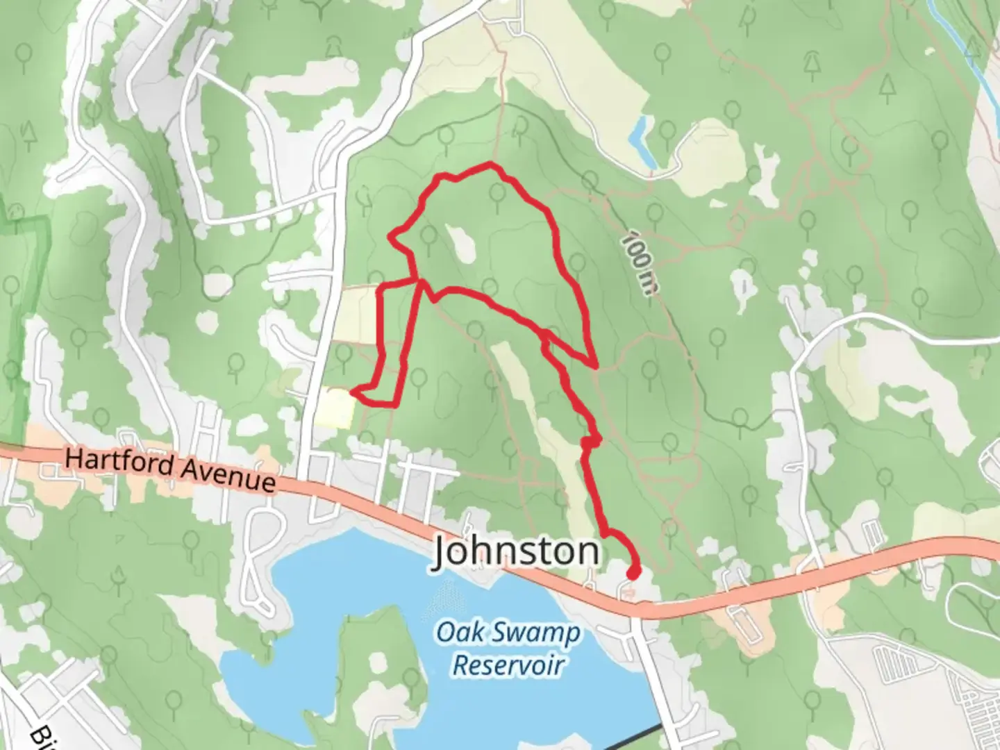 An image depicting the trail Oak Swamp reservoir Overlook Loop and its surrounding area.