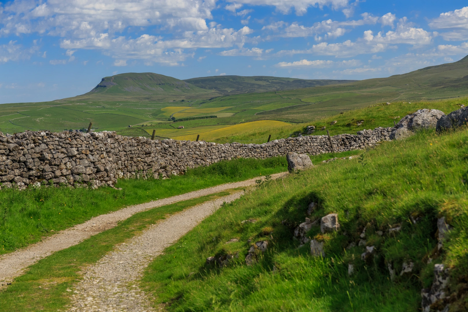 An image depicting the trail 40 Miles Hostels and Peaks Walk and its surrounding area.