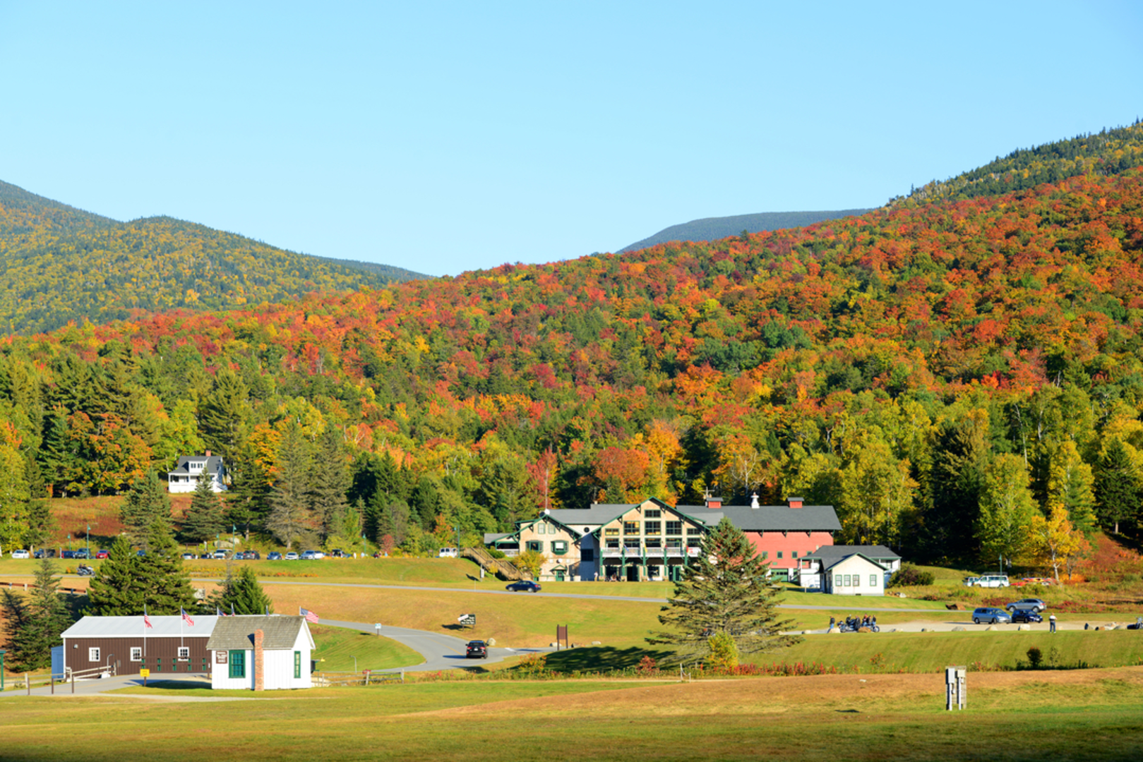An image depicting the trail Upper Lake of the Clouds Trail - Mount Washington and its surrounding area.