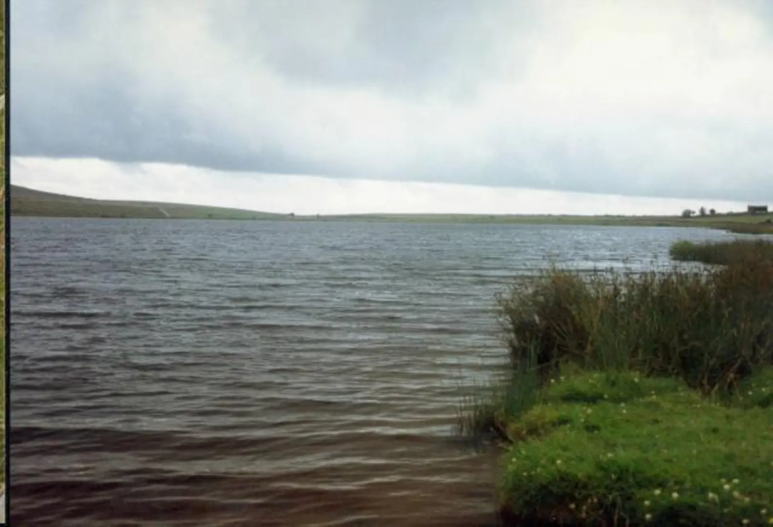 An image depicting the trail Dozmary Pool Walk and its surrounding area.