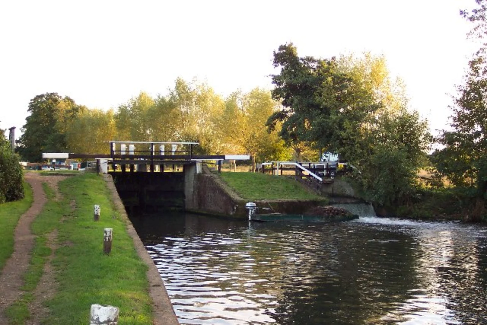 An image depicting the trail Guildford to Woking Walk and its surrounding area.