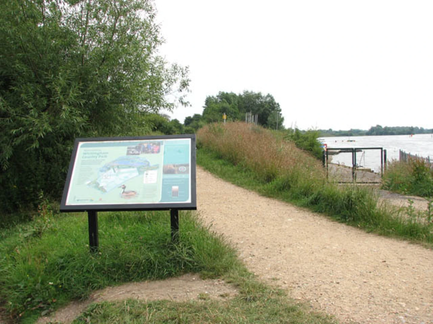 An image depicting the trail Whitlingham Country Park and its surrounding area.