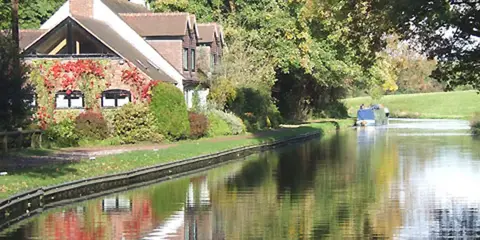 An image depicting the trail Staffordshire and Worcestershire Canal Walk and its surrounding area.