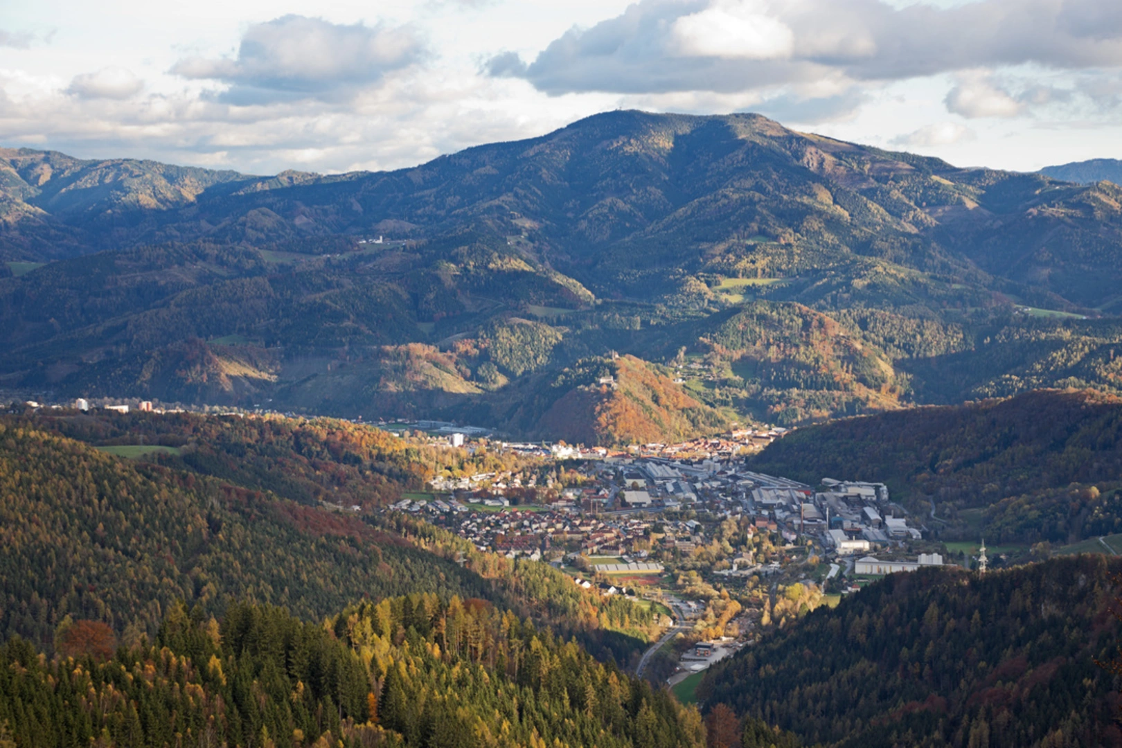 An image depicting the trail Kapfenberg Loop and its surrounding area.