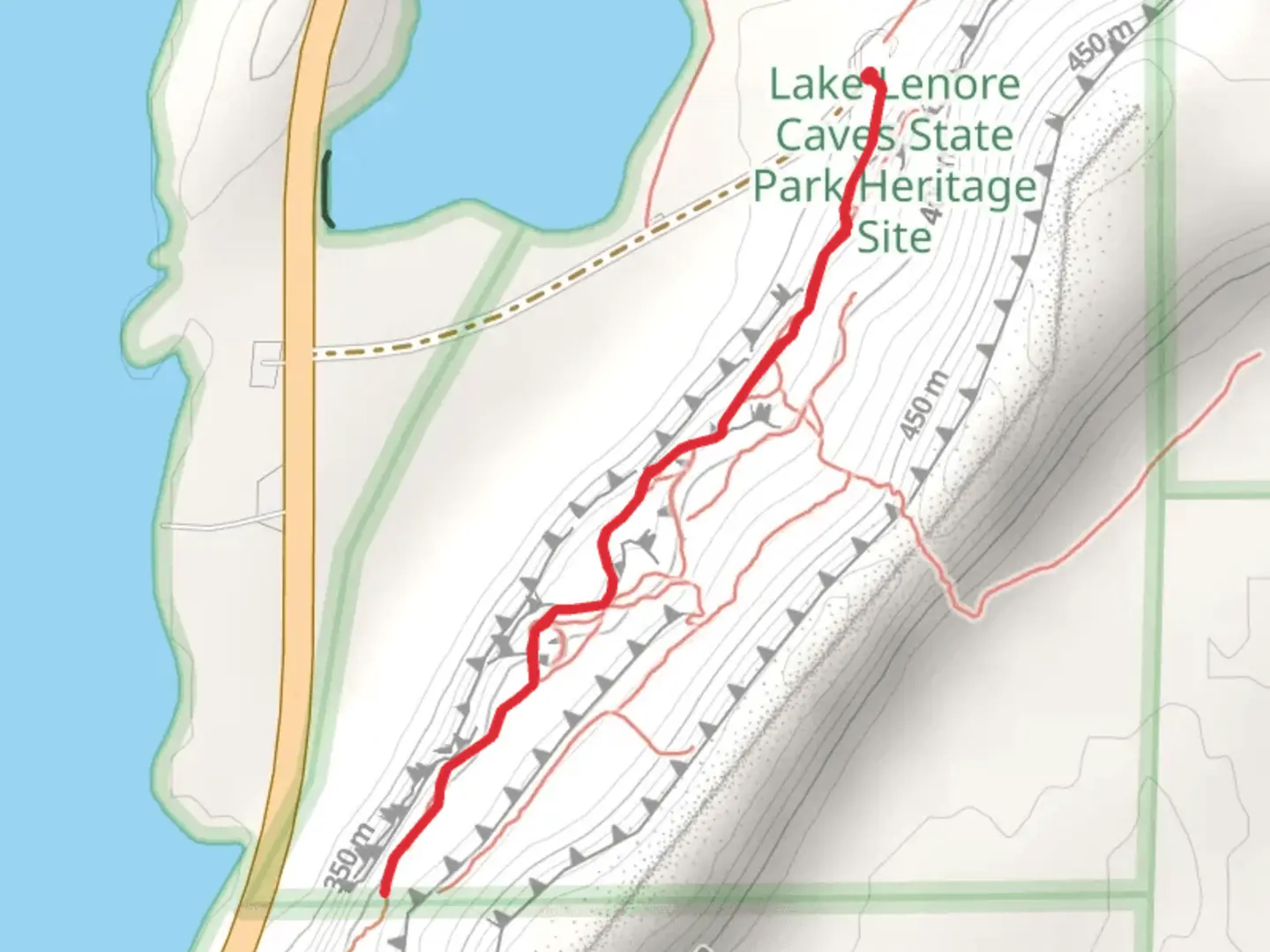 An image depicting the trail Lake Lenore Caves and its surrounding area.