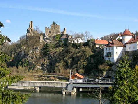 An image depicting the trail Pandurensteig and its surrounding area.
