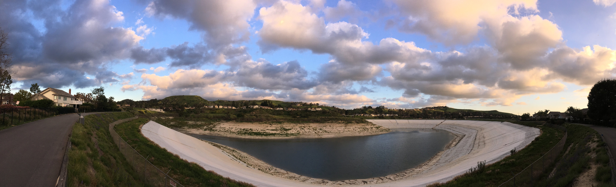 An image depicting the trail Walnut Canyon Reservoir Loop and its surrounding area.
