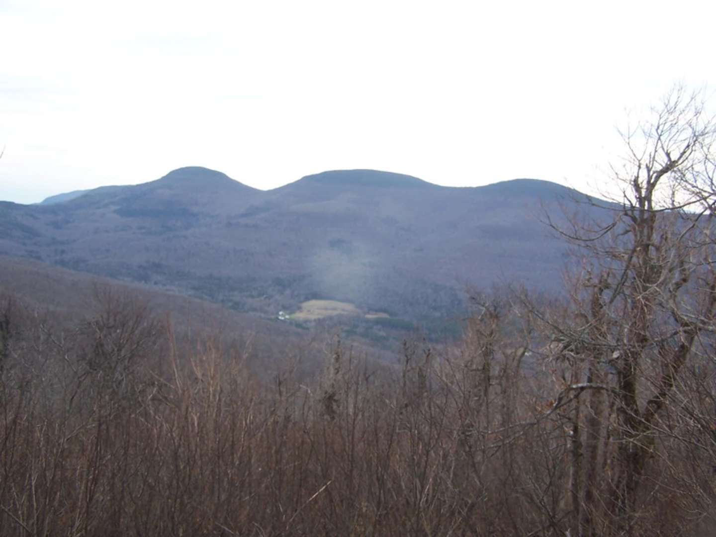 An image depicting the trail Burnt Knob, Windham High Peak, Acra Point and Blackhead Loop Trail and its surrounding area.