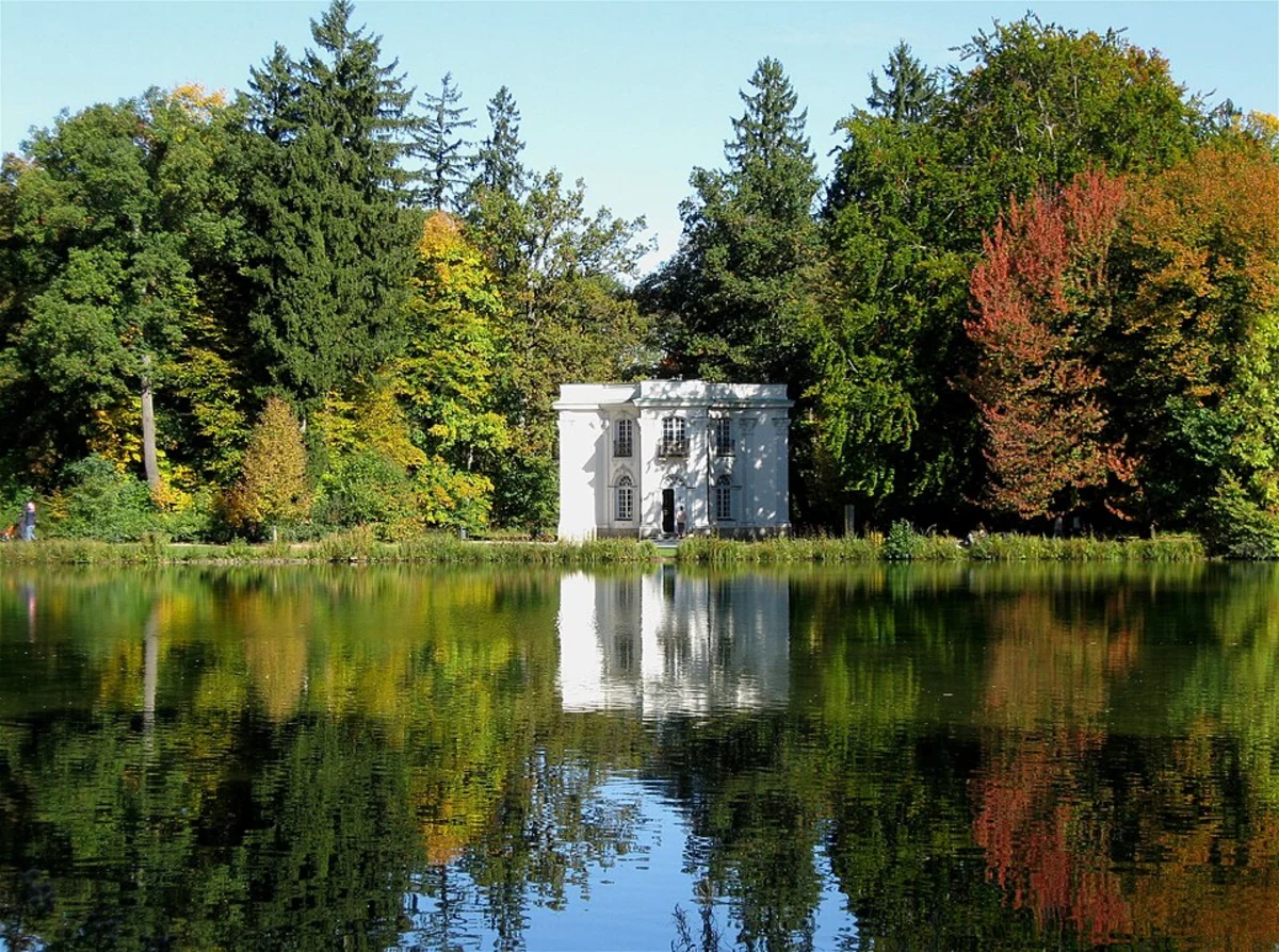 Pagodenburger See and Schloss Blutenburg via An der Schlossmauer