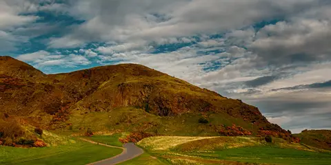 An image depicting the trail Central Scottish Way and its surrounding area.
