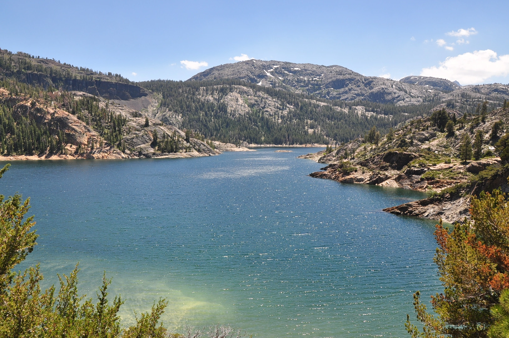 An image depicting the trail Rush Creek, Gem Lake, Koip Peak Pass and Mono Pass Trail and its surrounding area.