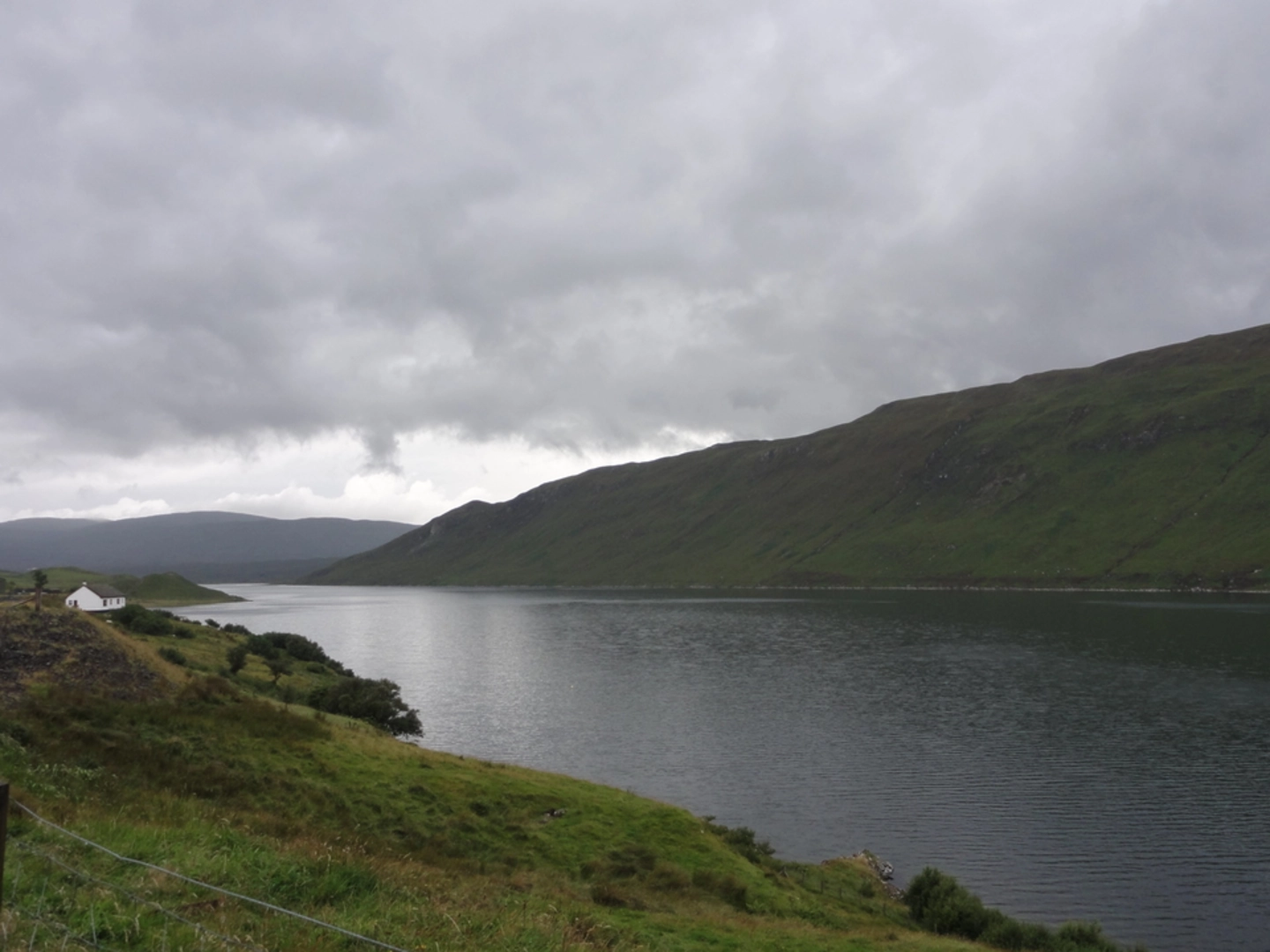 An image depicting the trail Glen Sligachan via Loch na Creitheach and its surrounding area.