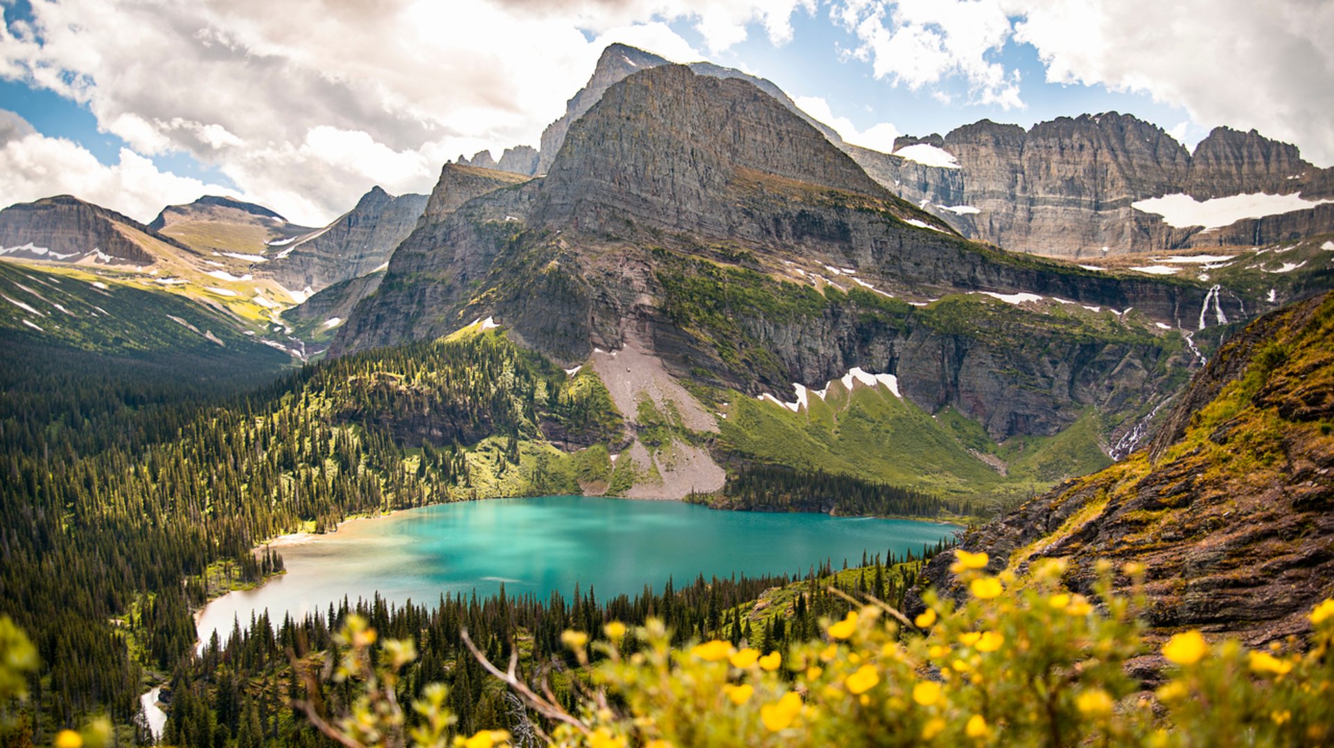 An image depicting the trail Grinnell Glacier Trail and its surrounding area.