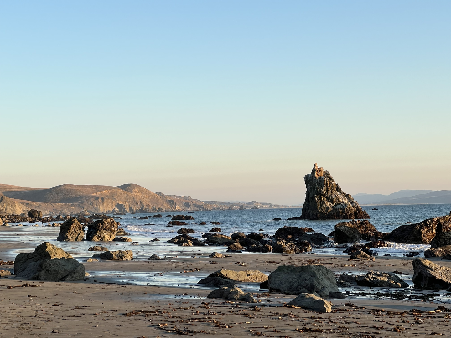 An image depicting the trail Pinnacle Gulch Trail and its surrounding area.