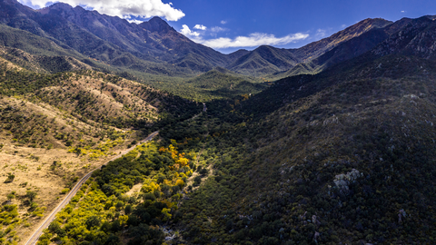An image depicting the trail Dutch John Spring Trail and its surrounding area.