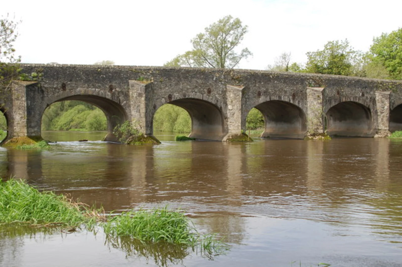 An image depicting the trail Quoile River Walk and its surrounding area.