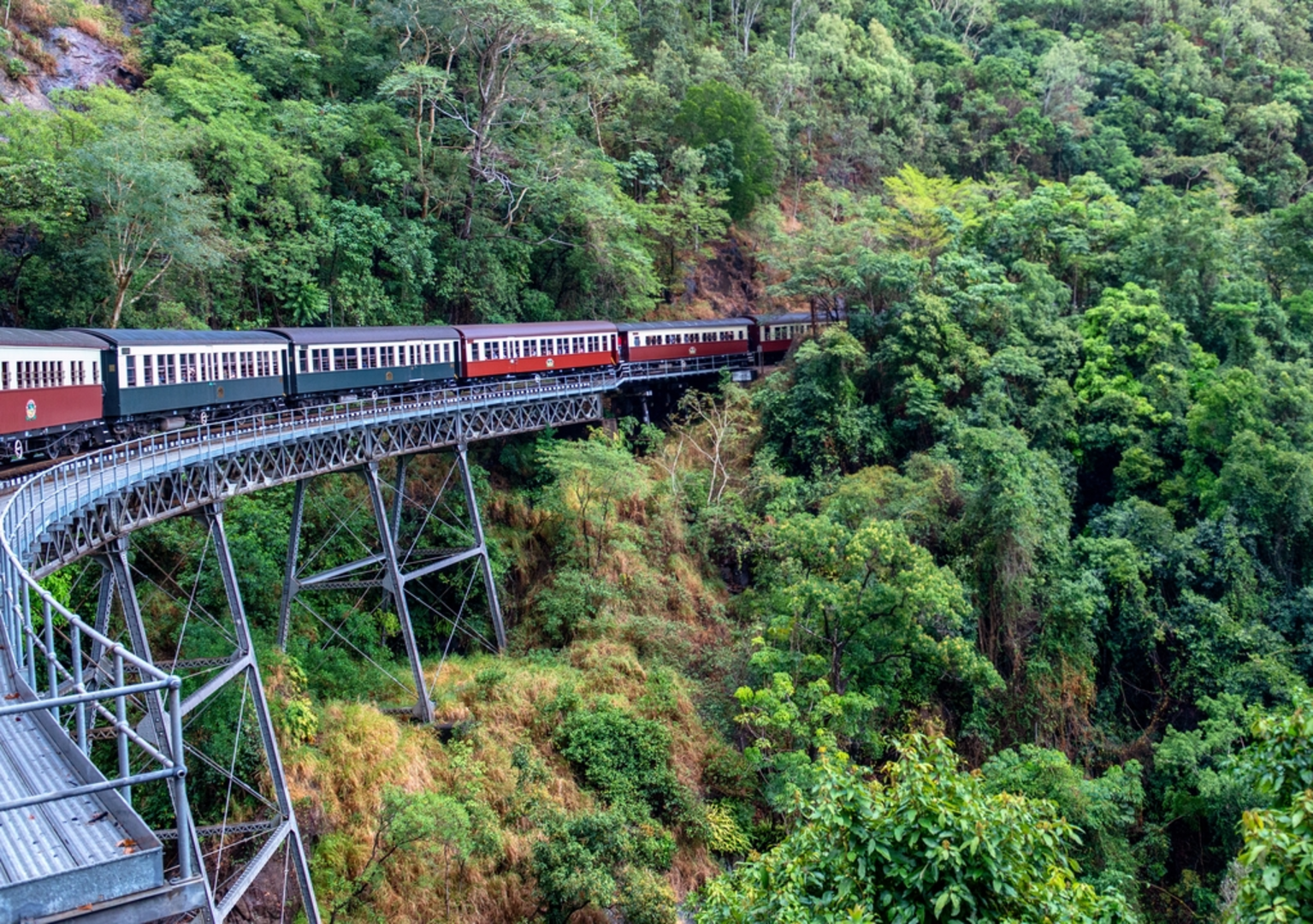 An image depicting the trail Kuranda Village Circuit Walk and its surrounding area.