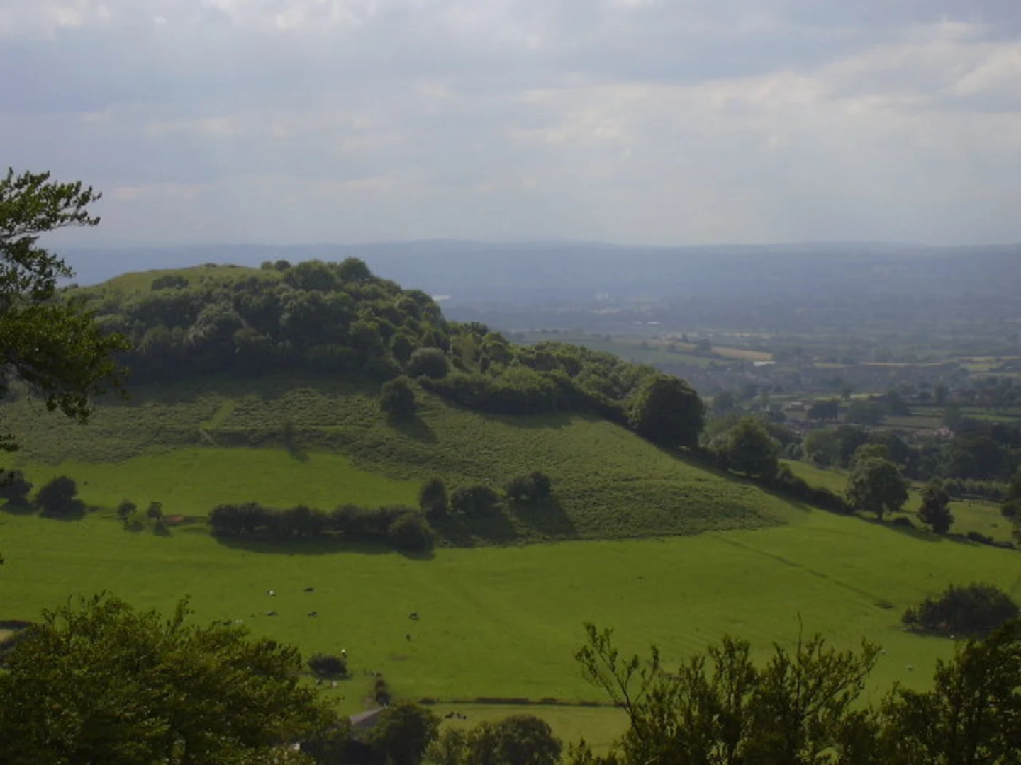 An image depicting the trail Cam Peak Dursley Loop and its surrounding area.