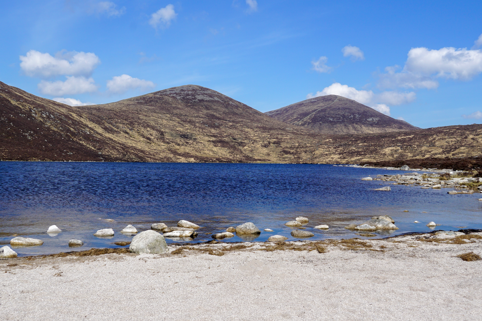 An image depicting the trail Lough Shannagh and its surrounding area.