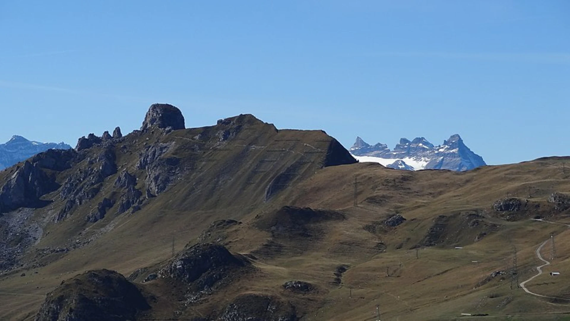 An image depicting the trail La Planie - Panorama Hike and its surrounding area.