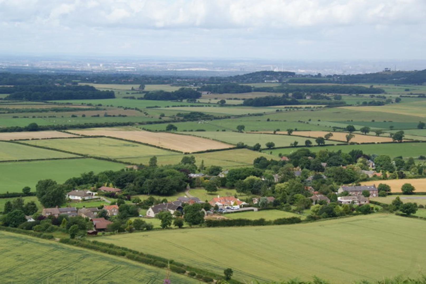 An image depicting the trail Roseberry Topping Loop from Great Ayton and its surrounding area.