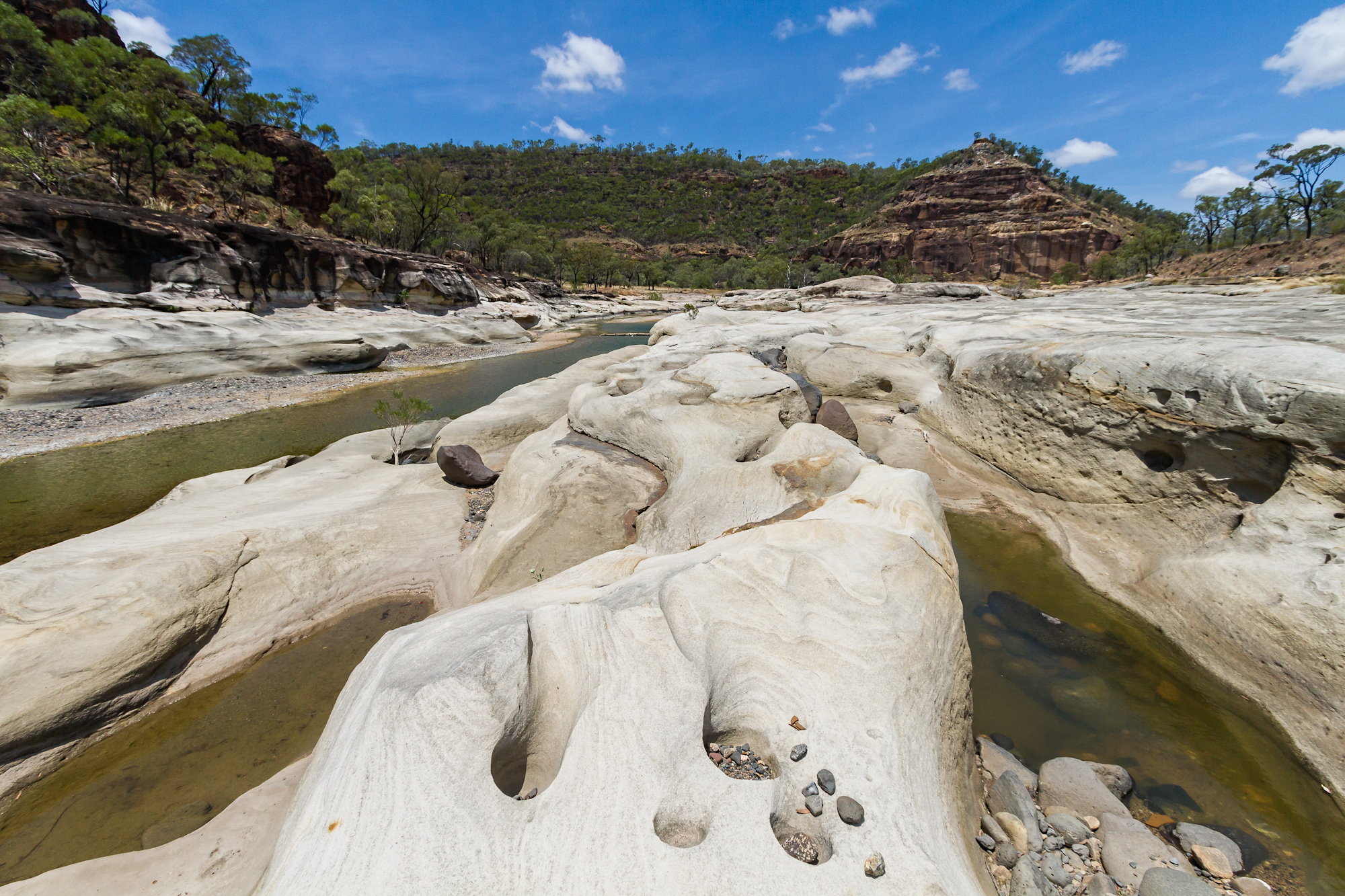 An image depicting the trail Porcupine Gorge National Park and its surrounding area.