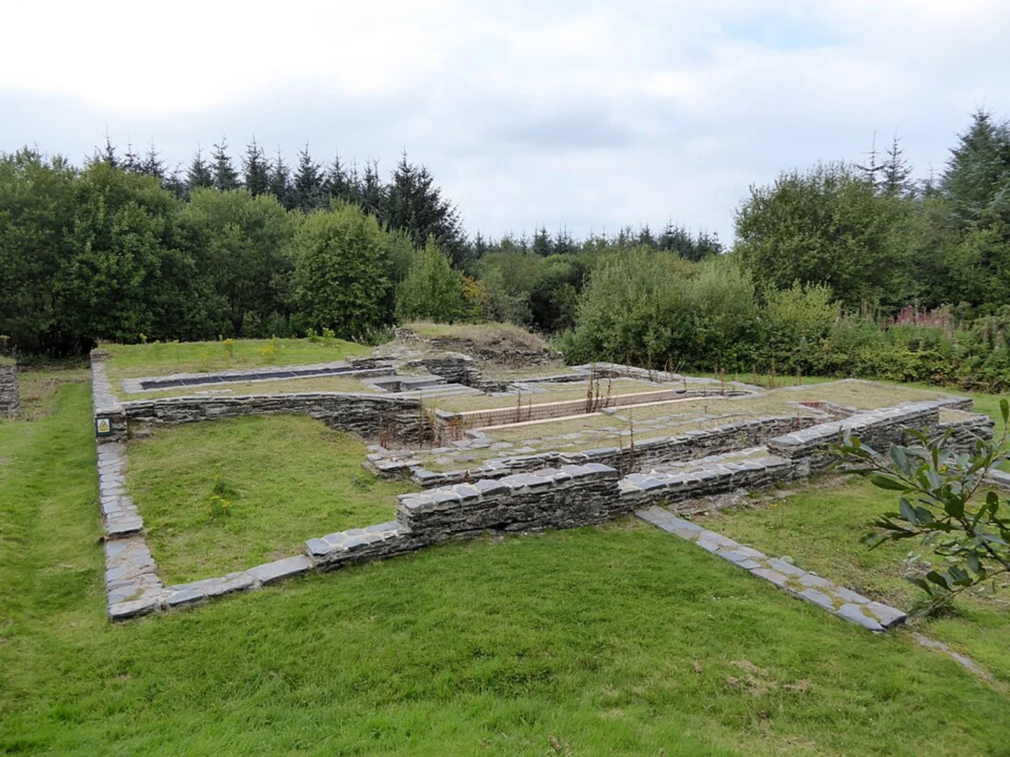 An image depicting the trail Engine House Walk and its surrounding area.