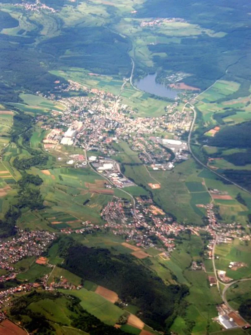 An image depicting the trail Seegarten and Stausee Losheim Loop and its surrounding area.