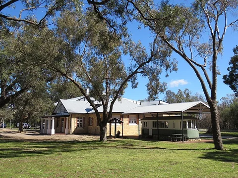 An image depicting the trail Dwerta Mia Walk Trail and its surrounding area.