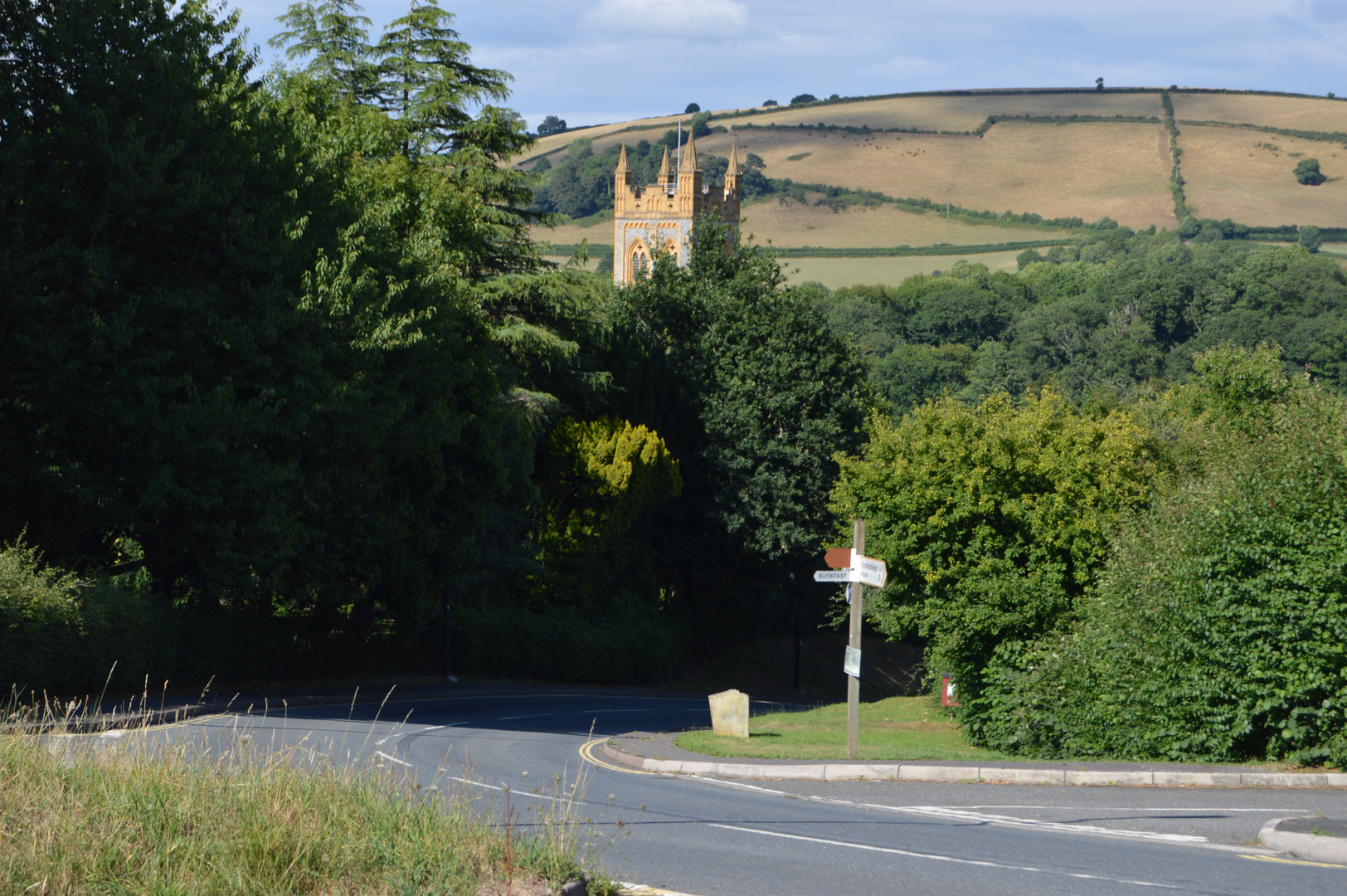 An image depicting the trail Dartmoor Buckfastleigh Walk and its surrounding area.