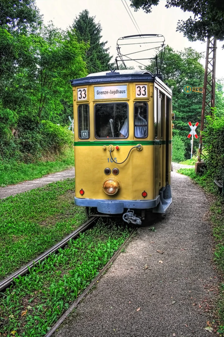 An image depicting the trail Rheinbachteiche via Bergischer Weg and Wuppertaler Rundweg and its surrounding area.