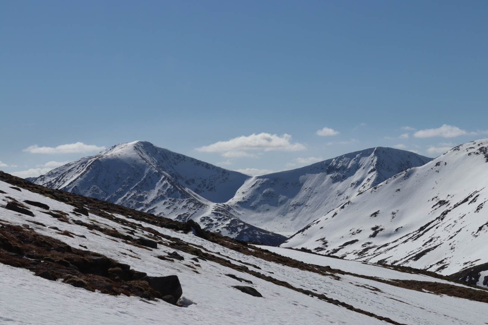 An image depicting the trail Sgòr an Lochain Uaine and its surrounding area.