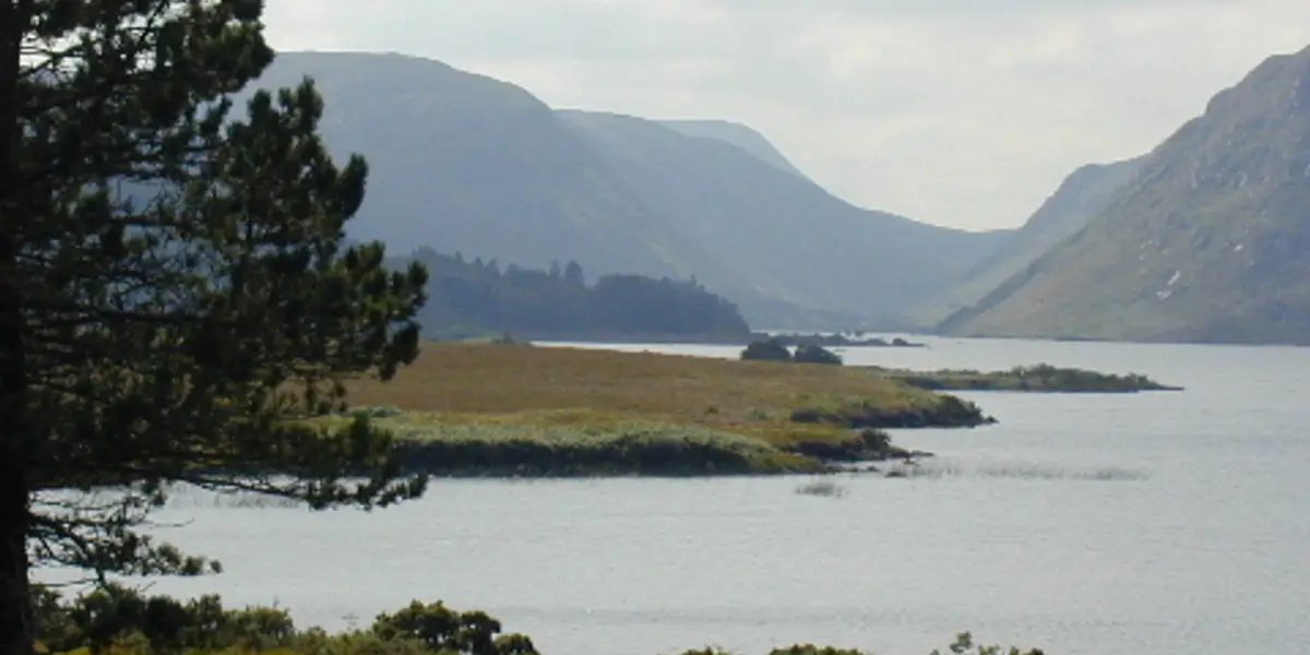 Glenveagh Castle via Lough Veagh Trail