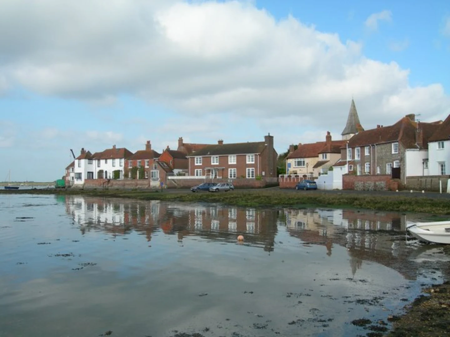 An image depicting the trail Fishbourne Country Park and Bosham Country Park Loop and its surrounding area.
