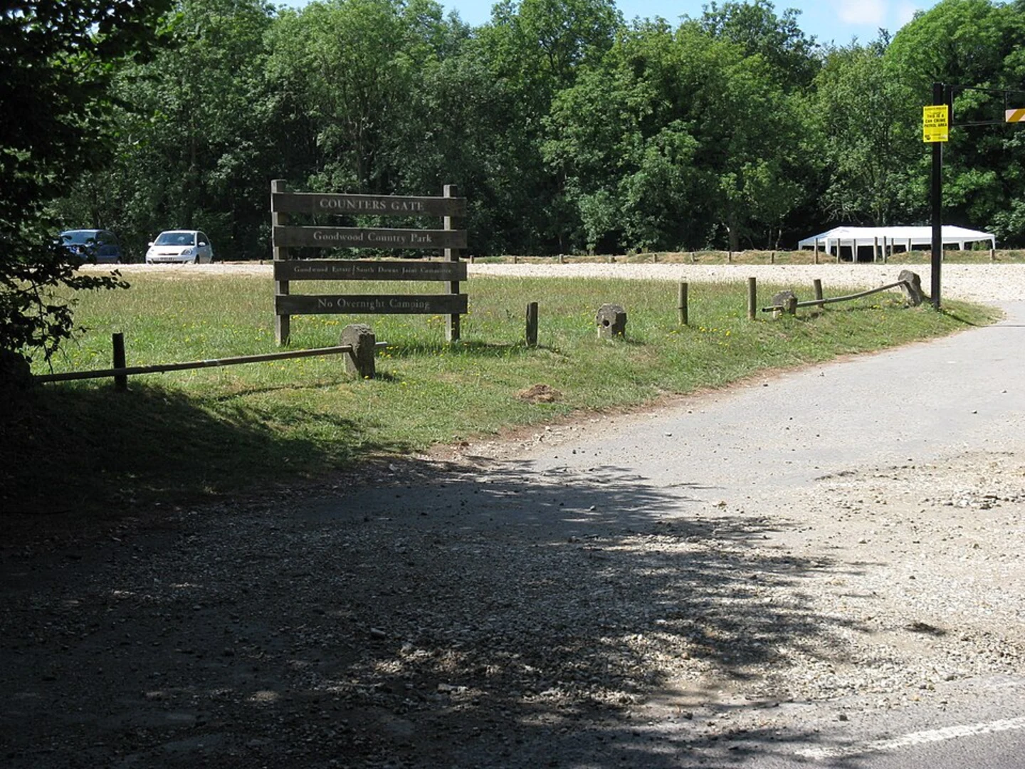 An image depicting the trail Goodwood Country Park Loop and its surrounding area.