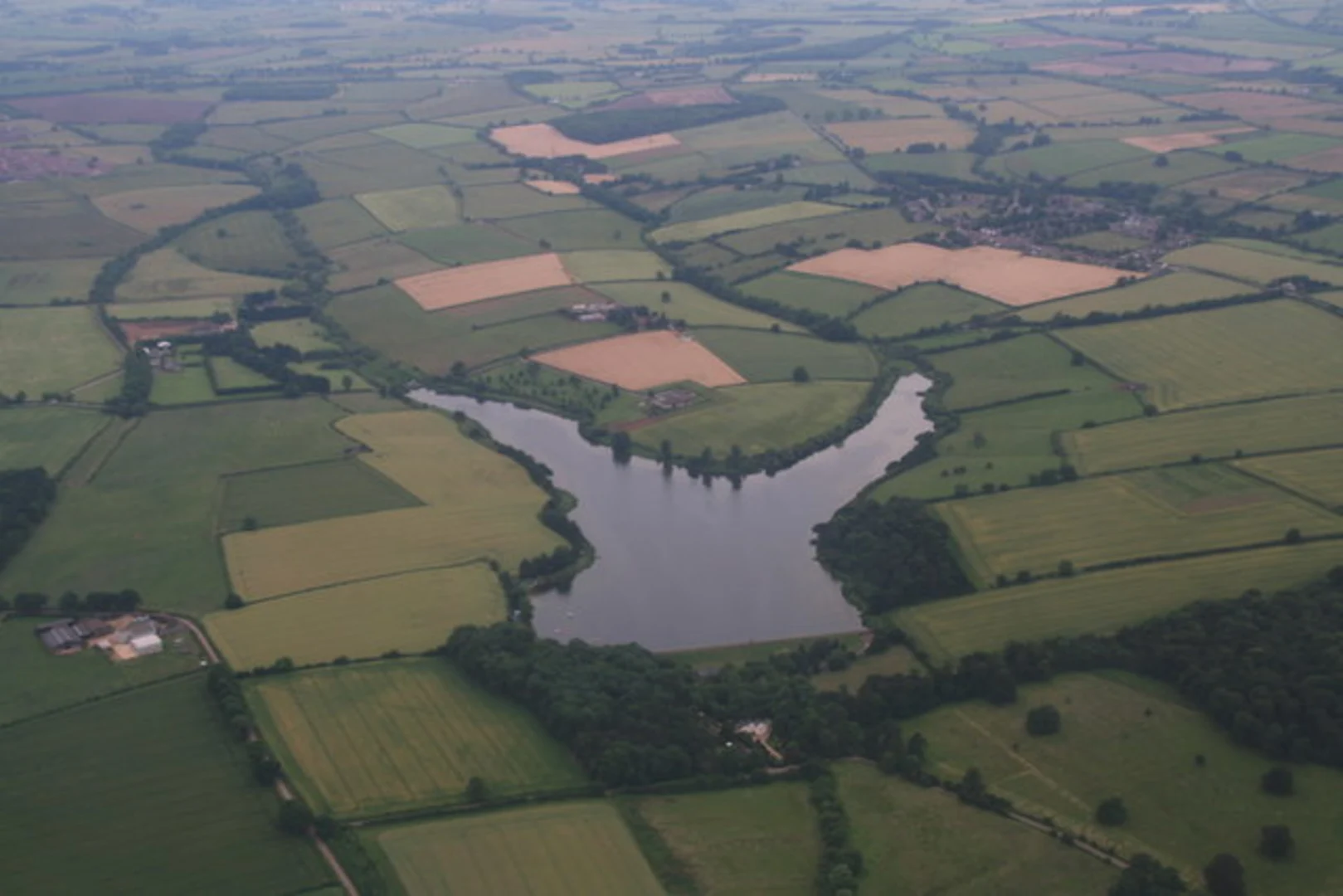 An image depicting the trail Cransley Reservoir and Allotment Spinney and its surrounding area.