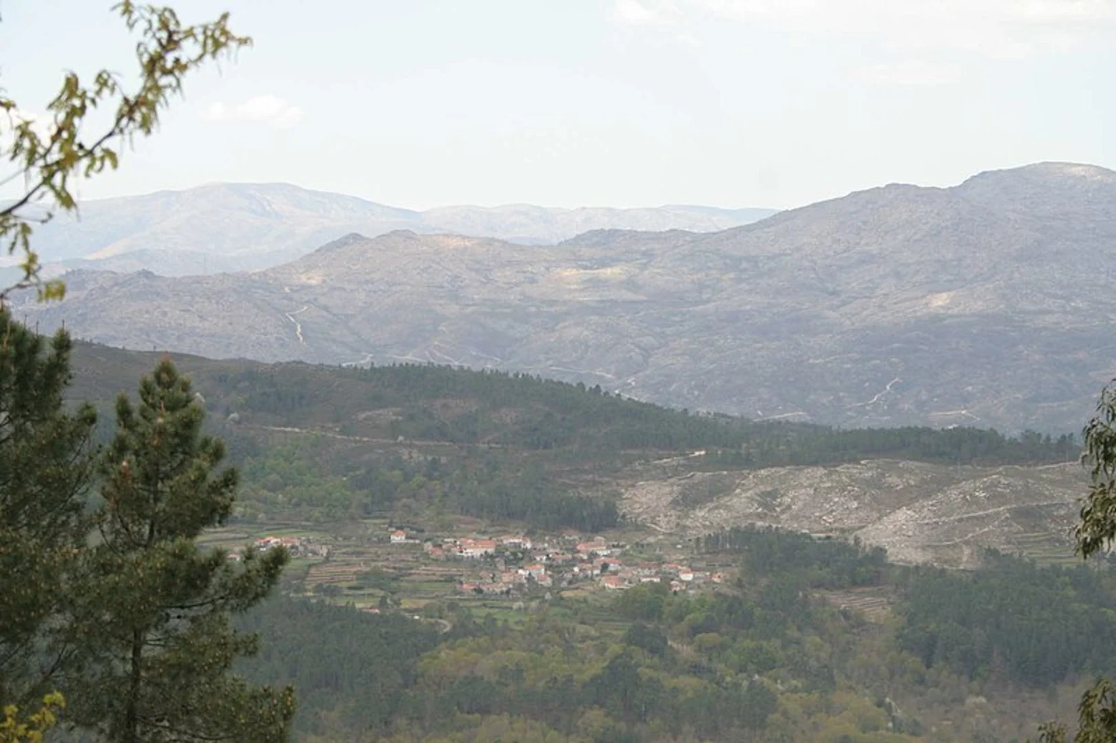 An image depicting the trail PR G 28 Rota de Padrendo and its surrounding area.