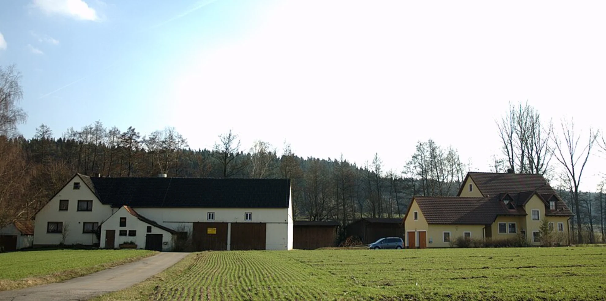 An image depicting the trail Iller via Stadt Illertissen and its surrounding area.