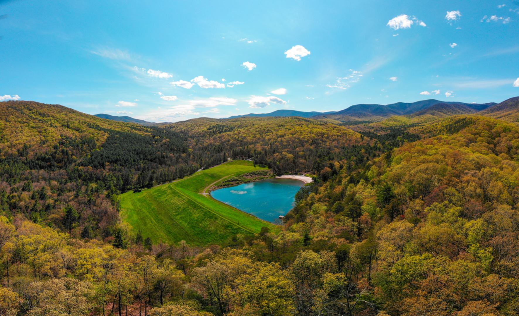 An image depicting the trail Todd Lake Loop Trail and its surrounding area.