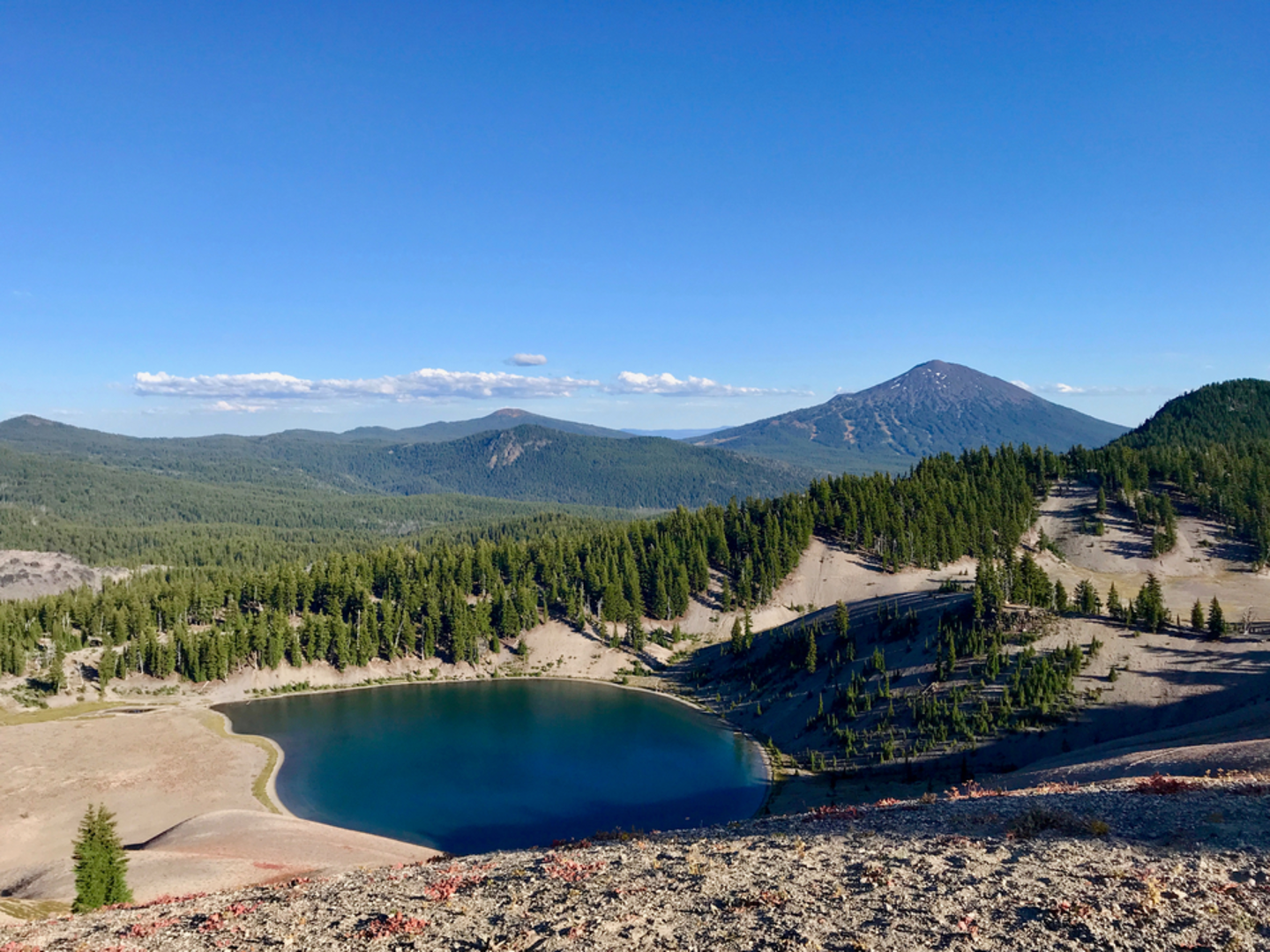 An image depicting the trail Nash Lake via Mirror Lakes Trail and its surrounding area.