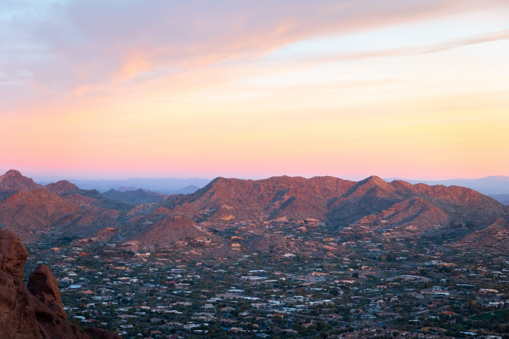 An image depicting the trail Camelback Mountain via Echo Canyon Trail and its surrounding area.